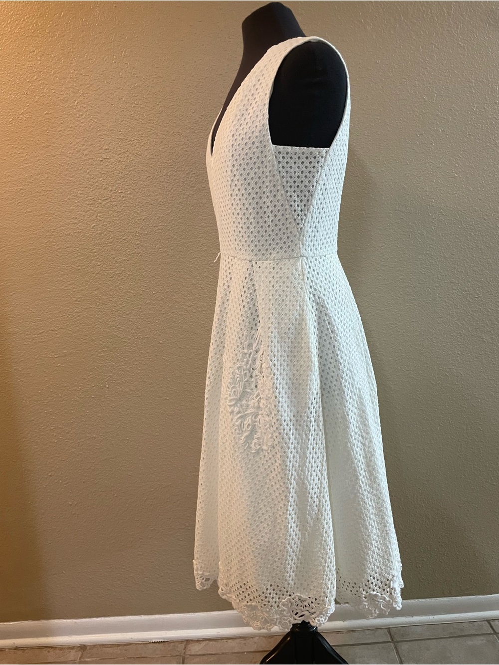 Eliza J Women’s Cream Eyelet V-Neck Midi Dress Size 12 - Picture 2 of 16